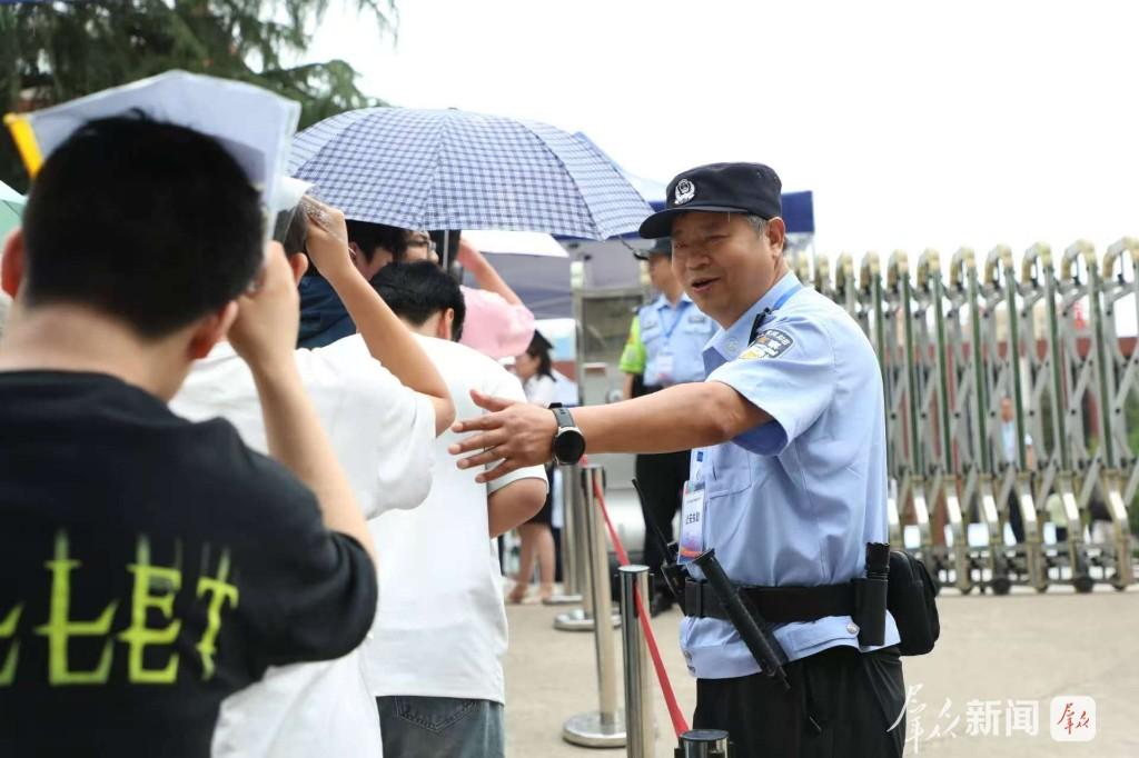 17年，民警老寇的护考故事
